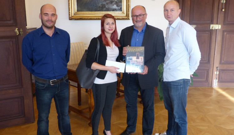 Úspěšnou karatistku Crhonkovou přijal primátor Svoboda