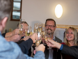 Jihočeské hnutí ANO slaví vítězství ve sněmovních volbách.