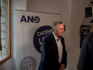 Jihočeské hnutí ANO slaví vítězství ve sněmovních volbách. Na snímku je František Konečný.