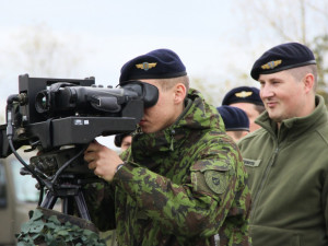 Litevští vojáci se například seznámili s aparaturou vzdušného pozorovatele.