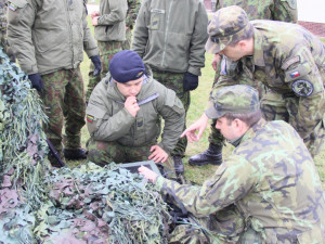 Živě se zajímali také o terminál palebného prvku.