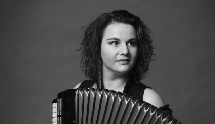 SOUTĚŽ: Radůza se vrací na koncertní pódia. V Metropolu zahraje i písně z nového alba