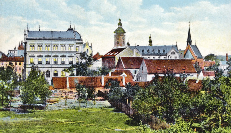 DRBNA HISTORIČKA: Senovážné náměstí