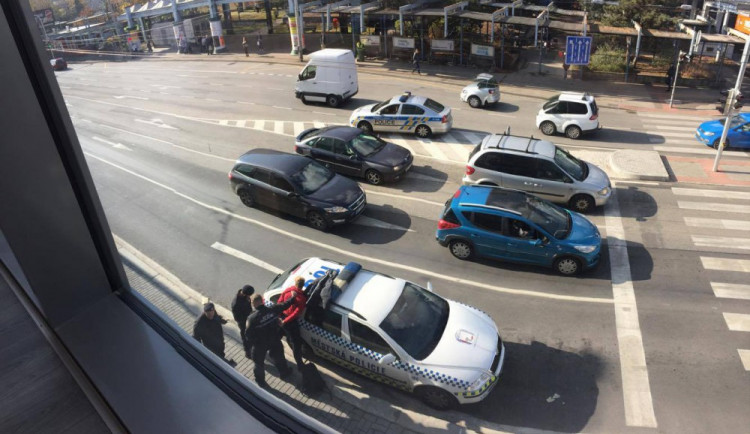 Městská policie zadržela celostátně hledaného muže