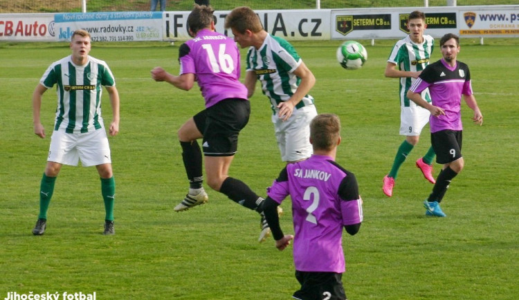 Hlavičkový souboj jankovského Bürgera (č. 16) s Maršíkem.