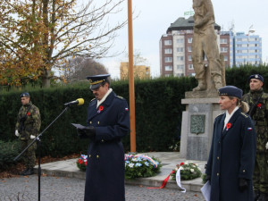 Vojenský kaplan kapitán Michal Balek přednesl modlitbu za padlé a zemřelé.