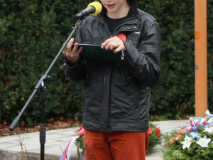 Pavel Janoch během recitace básně V polích flanderských.