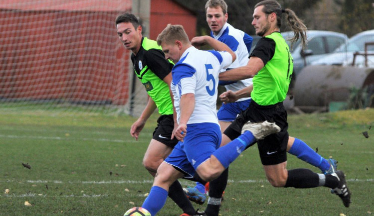 Na rudolfovskou branku se chystá vypálit útočník Hluboké Pavel Hájek.