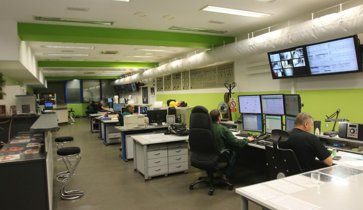 Srdcem teplárny je dispečink, z něhož se řídí výroba i distribuce tepla.
