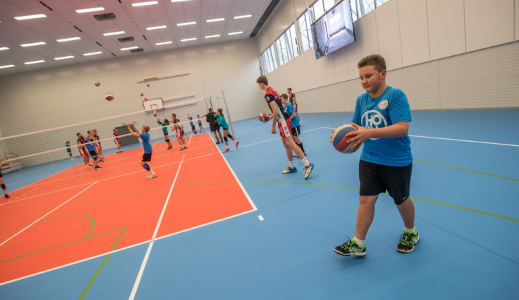 Základní škola Oskara Nedbala má od pondělí 13. listopadu nejmodernější tělocvičnu v Českých Budějovicích.