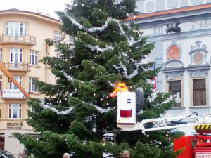 V centru Budějc roste adventní tržiště, zdobí se vánoční strom, chystá se betlém. Náměstí bude také dějiště celé řady koulturních akcí.