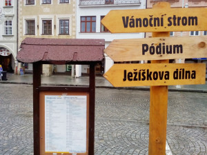 V centru Budějc roste adventní tržiště, unikátní kluziště zdobí se vánoční strom, chystá se betlém. Náměstí bude také dějiště celé řady kulturních akcí.