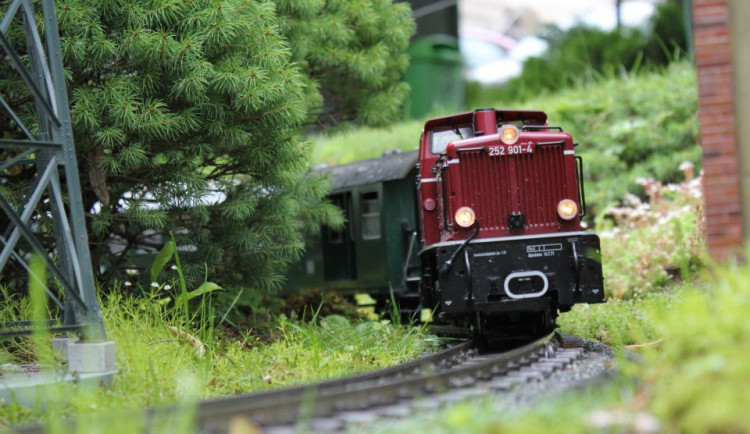 Podzim s mašinkami láká na čtyři stovky metrů kolejí a padesát vlakových souprav