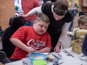 Děti z Arpidy napekly perníčky pro papeže.