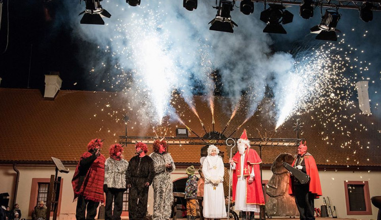 Foto z loňského Mikuláše na Hluboké