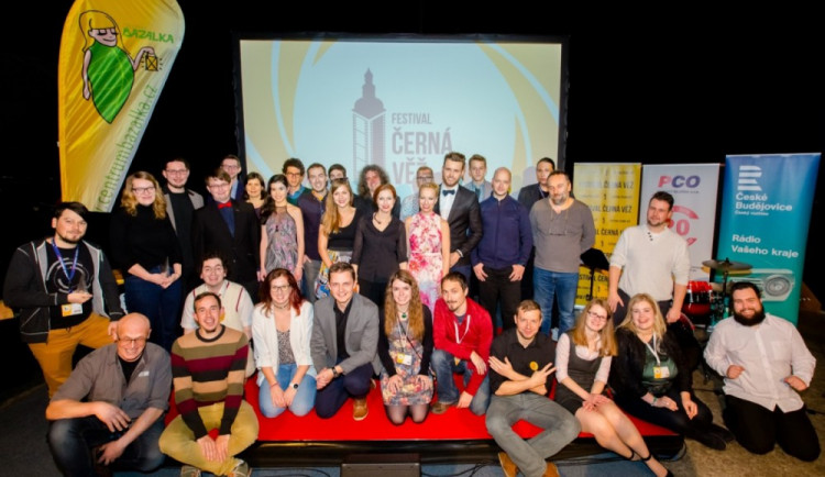 Na sedmý ročník Filmového Festivalu Černá věž, který se konal od čtvrtka 23. listopadu do soboty 25. listopadu, přišlo přes tři sta lidí