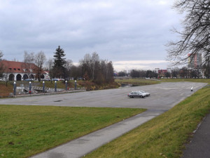 Z náplavky u Dlouhého mostu v Českých Budějovicích bude parkoviště