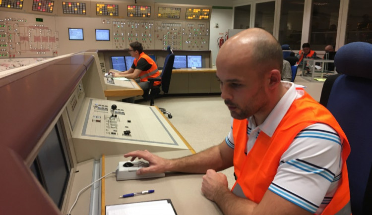 Plné ruce práce měli i temelínští operátoři.