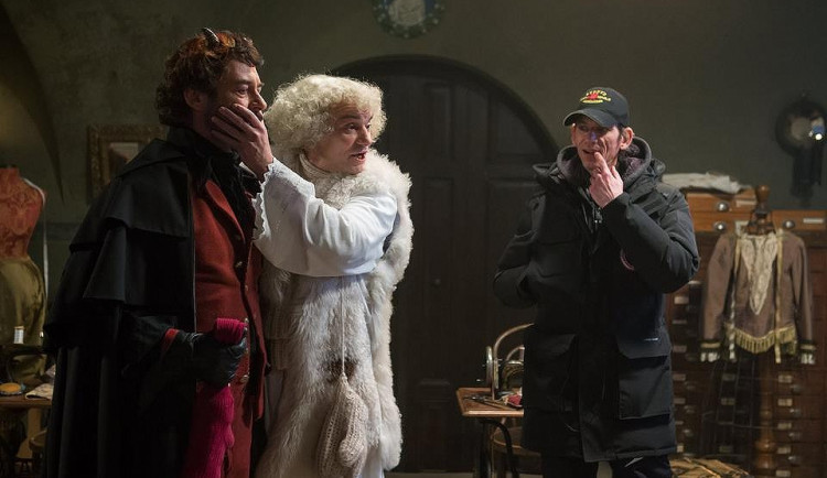 Režisér pohádky Anděl Páně 2 Jiří Strach (na snímku vpravo) půjde 8. prosince v andělském průvodu Českým Krumlovem. V tomto městě loni filmovou pohádku natáčel. Foto je z natáčení.