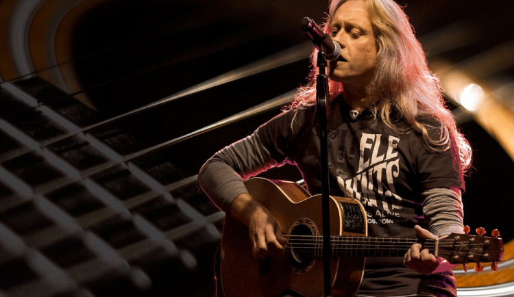 Akustický koncert Kamila Střihavky a Leaders! vám pomůže zastavit se v čase