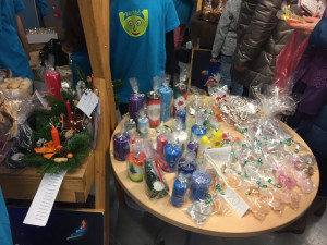 Písečtí školáci vybudovali podnik nazvaný Rukoděl a své první výrobky úspěšně prodávali na jarmarku.