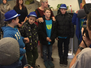 Písečtí školáci vybudovali podnik nazvaný Rukoděl a své první výrobky úspěšně prodávali na jarmarku.