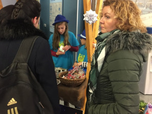 Písečtí školáci vybudovali podnik nazvaný Rukoděl a své první výrobky úspěšně prodávali na jarmarku.