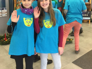 Písečtí školáci vybudovali podnik nazvaný Rukoděl a své první výrobky úspěšně prodávali na jarmarku.