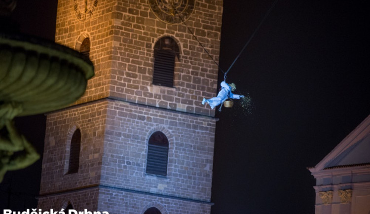 Na budějcké náměstí přiletí v podvečer v úterý 5. prosince anděl.