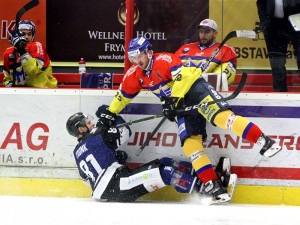 Zákrok Kučného na Fronka posoudil rozhodčí jako faul