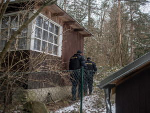 Policisté se svými čtyřnohými parťáky teď mnohem častěji kontrolují chaty a chalupy,