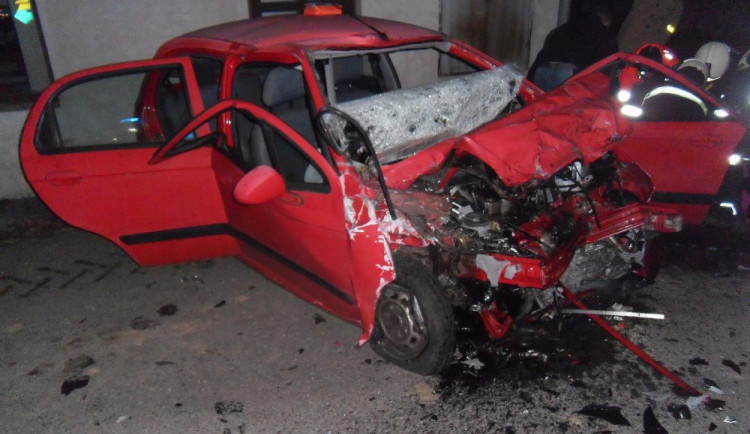 Při dopravní nehodě u Strunkovic zemřela řidička osobního auta, která se čelně srazila s kamionem.