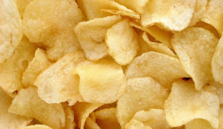 České chipsy jsou dražší a nezdravější než ty německé, ale chutnají lépe