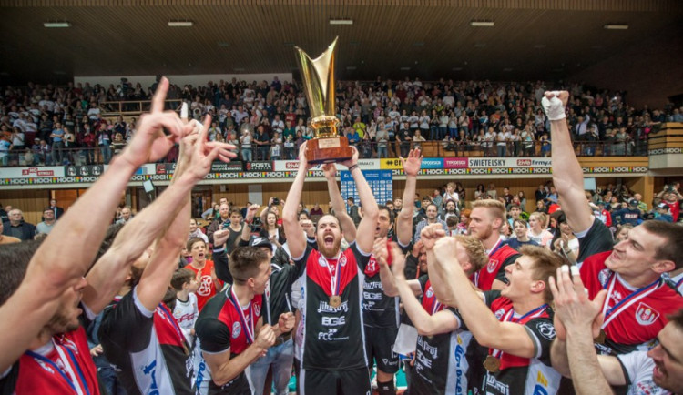 Českobudějovičtí extraligoví volejbalisté slavili letos v dubnu titul mistrů České republiky.