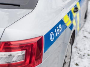 Policisté hledají seniora, který byl naposledy viděn v Komárově. Obávají se o jeho zdraví