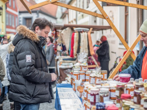 Vánoce na starém městě a staročeská ulička v Českých Budějovicích.