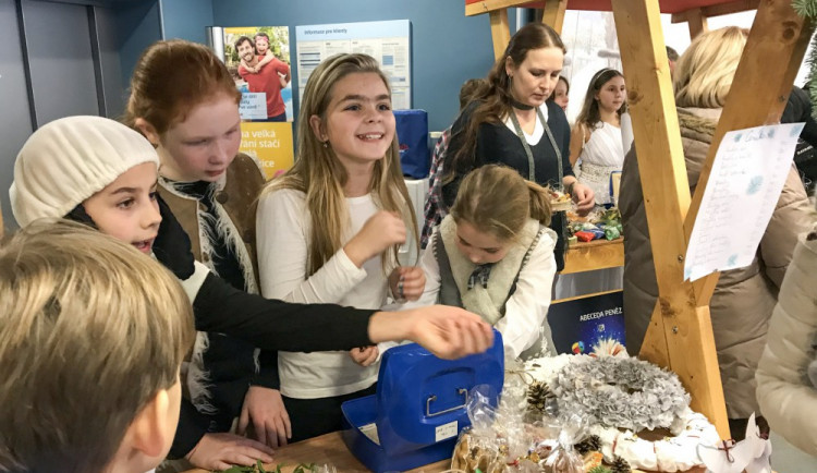 Písečtí školáci pokořili dosavadní rekord dětských jarmarků, když si vydělali celkem 27 936 korun.