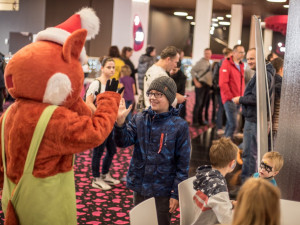 Lišák Fox bavil děti před představením