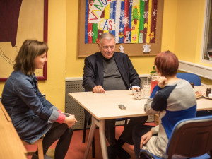 Vratislav Kulhánek v montessori škole Viva Bambini v Českých Budějovicích