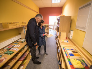 Vratislav Kulhánek v montessori škole Viva Bambini v Českých Budějovicích