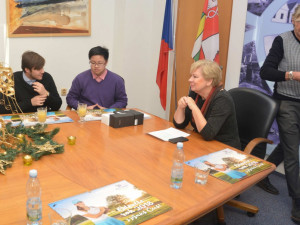 Hejtmanka Stráská před Vánoci ocenila dobrovolného hasiče  i trenérku karate