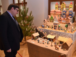 Papírový betlém v Jihočeském muzeu s 1 614 figurkami byl zapsán do České knihy rekordů.