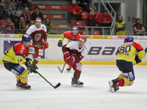 O jedinou trefu hostujícího týmu se ve třetí třetině postaral exbudějovický hráč Rostislav Martynek