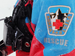 Muž se na Šumavě zranil při jízdě na sněžném skútru