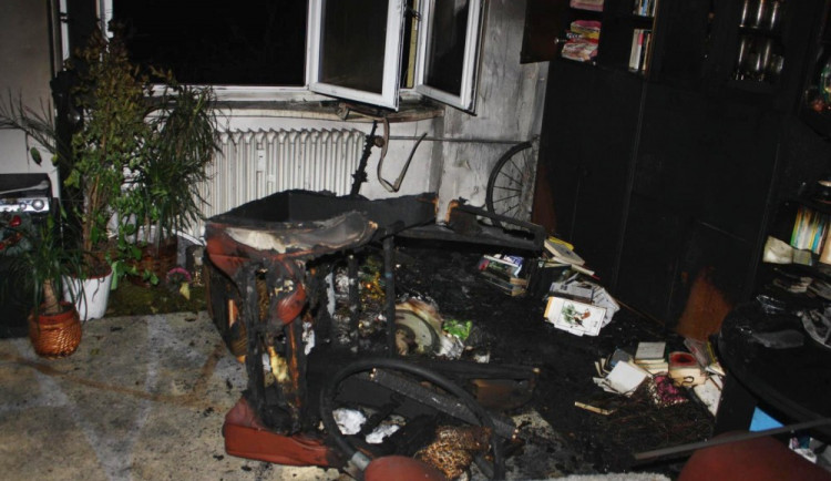 Požár v Pabláskově ulici způsobil na Štědrý den škodu za více než půl milionu korun.