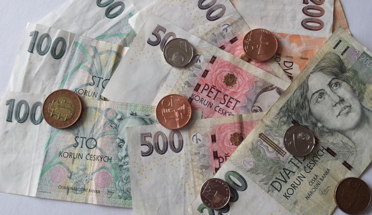 Minimální mzda se od ledna zvýší o několik stovek korun