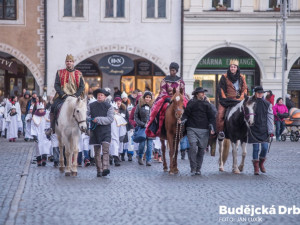 Tradiční Tříkrálová sbírka omezí dopravu v Budějcích