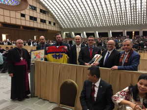 Audience u papeže Františka. Zleva: biskup Vlastimil Kročil; ředitel Arpidy Marek Wohlgemuth; prezident Motoru Roman Turek; sládek Budvaru Adam Brož; ředitel Budvaru Petr Dvořák; budějcký primátor Jiří Svoboda a krajský zastupitel František Konečný.