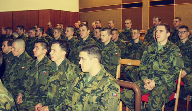 Rekordní počet nováčků nastoupil k protiletadlovému pluku do Strakonic