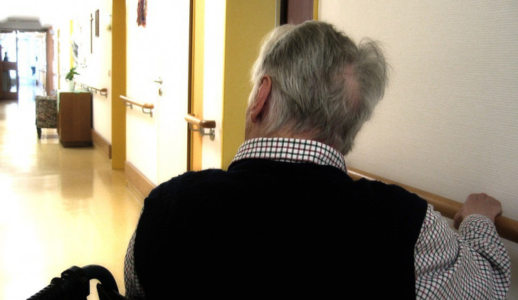 Policie prověřuje domov pro seniory, který přišel o klienty